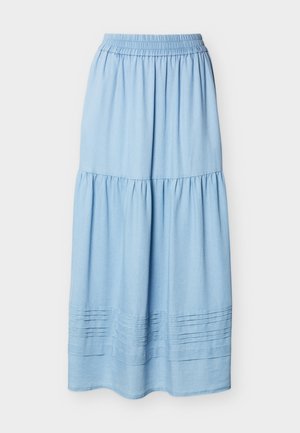 Falda larga azul claro con volantes, cintura elástica y detalles de pliegues horizontales cerca del dobladillo.