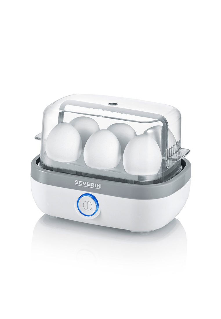 Cuiseur à œufs avec un couvercle transparent, un corps blanc et gris, et un bouton d'alimentation lumineux bleu. Capable de cuire plusieurs œufs à la fois.