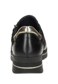 SUB55 Trainers - zwart