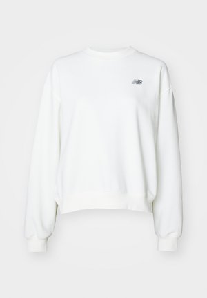 Sweatshirt blanc avec un col rond, des poignets et un ourlet côtelés. Présente un petit logo gris sur la poitrine. Fabriqué en tissu doux et texturé.