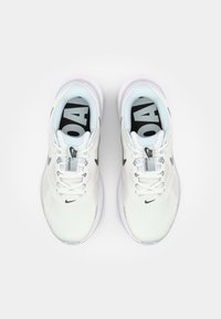 Nike Performance STRUCTURE 26 - Chaussures de running sur route - white/black/pure platinum