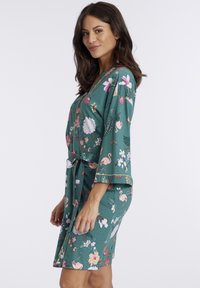 LASCANA Morgonrock - grün
