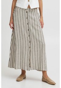 Gestreifte Maxirock in Creme und Dunkelgrau, mit Knopfverschluss vorne, fließendem Design und leichtem Stoff.