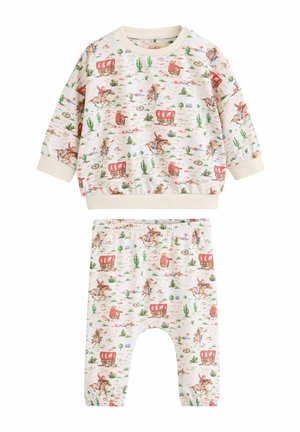 Kinderlangarmshirt und Hose mit buntem Cowboy-, Pferde-, Kaktus- und Planwagenmuster auf weißem Hintergrund.