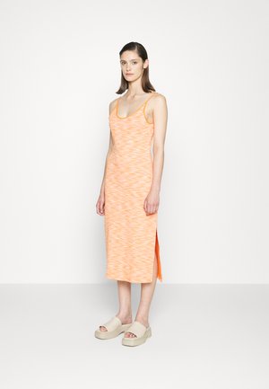 ELIKI - Vestido de malha - nectarine space