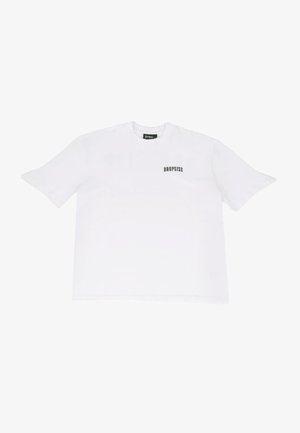 Tricou alb cu mânecă scurtă, din bumbac, cu decolteu rotund și un mic logo negru "DROPSIZE" imprimat pe partea stângă.
