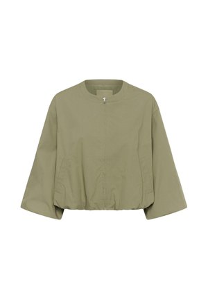 Veste courte vert olive avec col rond, fermeture éclair frontale, manches larges et deux poches latérales.