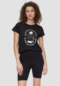 - T-shirt z nadrukiem