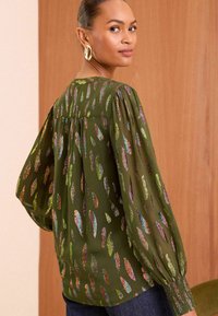 Love & Roses V NECK LONG SLEEVE OVER THE HEAD - REGULAR FIT - Camicetta - khaki green metallic