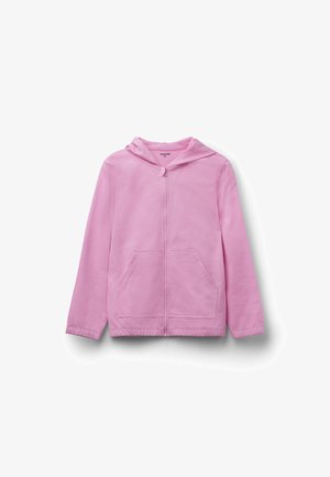 Sweat à capuche zippé de couleur rose clair avec manches longues, capuche attachée et poches kangourou à l'avant, présenté sur fond blanc.