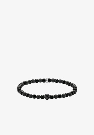 Schwarzes Perlenarmband mit einer strukturierten schwarzen zentralen Perle und einer kleinen silbernen Perle mit eingravierten Buchstaben.