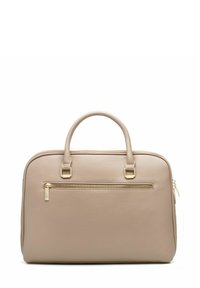Beżowa skórzana torba typu tote z podwójnymi uchwytami, przednią kieszenią na zamek oraz złotymi dodatkami. Gładka faktura i wyraźnie zaznaczony kształt.