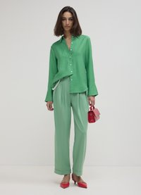 Calliope CON RISVOLTO  - Pantalon classique - verde