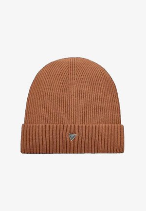 Gorro de punto acanalado marrón con un dobladillo y una pequeña etiqueta de metal en la parte delantera. Textura suave y diseño ajustado para mayor calidez.