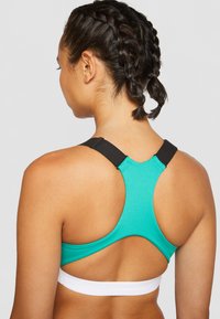 Puma 4KEEPS EVERSCULPT  - Športni modrček s srednjo podporo - sparkling green