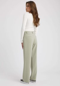 BZB TAILLEUR - Pantalon classique - vert clair