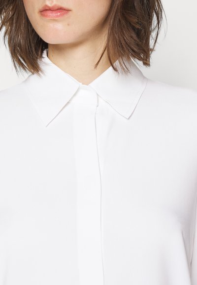 Norma Kamali COLLAR STAND - Button-down blouse - snow white