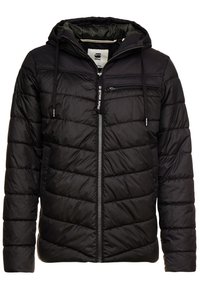 Svart puffjacka med huva, med kviltad textur, dragkedja fram och bröstficka. Tillverkad av vattenavvisande material.