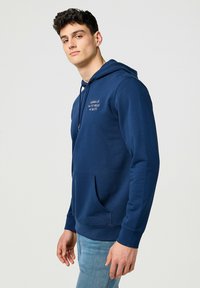 Wrangler - Bluza z kapturem