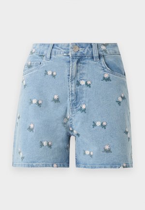 Pantaloncini di jeans azzurri chiari con piccoli fiori bianchi e rosa ricamati, bottone frontale, zip e tasche laterali.