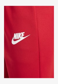 No seleccionado, university red university red white