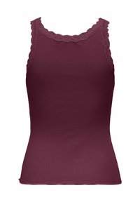 Bourgondisch geribd tanktop met gegolfde kanten rand langs de halslijn en bandjes, met een aansluitende pasvorm en een gladde textuur.