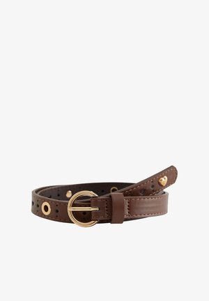 Ceinture en cuir marron avec boucle ronde dorée, petit détail cœur doré et perforations triangulaires noires sur la lanière.