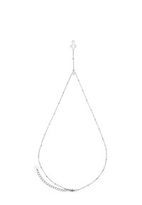 Collier en argent avec un pendentif croix minimaliste. La chaîne présente un design perlé avec une section de cercles entrelacés.