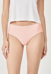 Bañador de bikini de color durazno con un tejido suave y elástico, diseño de tiro bajo y corte minimalista, que presenta una cinturilla sin costuras.