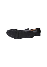 Mocassino in pelle nera con finitura liscia, punta arrotondata e suola in gomma con motivi testurizzati per una presa migliore. Design minimalista senza marchi visibili.