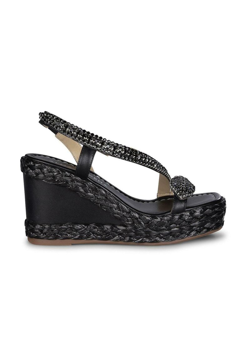 Sandali con tacco a cuneo neri con suola in juta intrecciata, cinturini decorati con strass neri e una soletta in pelle liscia.