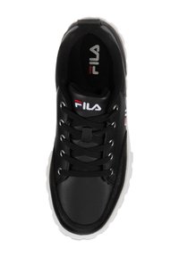 Zapatilla de cuero negra con suela de goma blanca, punta redonda y diseño de cordones. Las características notables incluyen un logo bordado y un forro de tela texturizada.