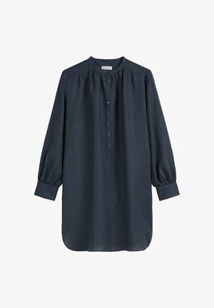 Granatowa koszula z długim rękawem, z kołnierzykiem stojącym, z zapięciem na guziki i bufkami. Wykonana z miękkiej tkaniny, o gładkiej strukturze i luźnym kroju.