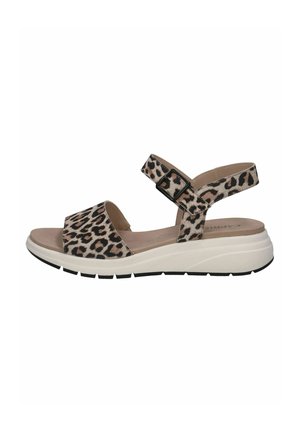 Sandale à imprimé léopard avec une large bride, une bride de cheville réglable et une semelle plateforme blanche. La tige est en tissu doux et texturé.