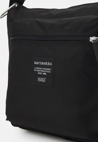 Marimekko PALBAG - Taška cez plece - black