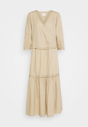 Beiges Midikleid mit langen Ärmeln, V-Ausschnitt, Wickeloptik am Oberteil, elastischen Bündchen und abgestuften Rüschen-Details an Taille und Saum.