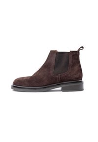 Bottine cheville en suede marron avec des panneaux latéraux élastiques, bout rond et semelle en caoutchouc noir. Comprend une languette à l'arrière.