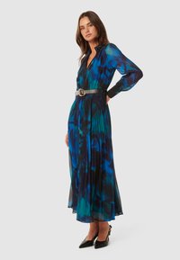Forever New SKYLA PLEATED LONG SLEEVE MIDI - Vestido de cóctel - rosalia
