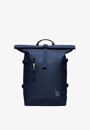 Mochila enrollable azul marino con bolsillo frontal vertical con cremallera y tirador de cremallera multicolor, con la marca "GOT BAG" en la esquina inferior derecha.