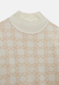 Maglione bianco lavorato a maglia con colletto alto a coste, caratterizzato da un delicato motivo beige in tutto il capo. Texture morbida e design leggero.