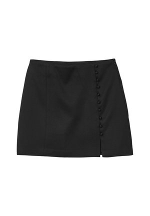 Schwarzer Minirock mit einer glatten Textur, geradem Schnitt und seitlichem Verschluss mit dekorativen Knöpfen entlang der Naht.