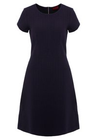 Marinblå klänning med kort ärm och ett texturerat zick-zackmönster, rund halsringning och dragkedja i ryggen. Slät tyg, utställd kjol.