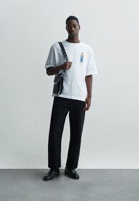 Maison Kitsuné DRESSED FOX TEE - Camiseta estampada - white