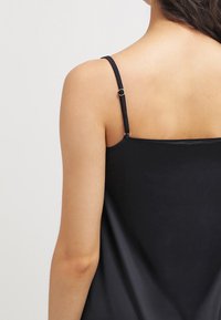 Hanro SATIN DELUXE - Camicia da notte - black