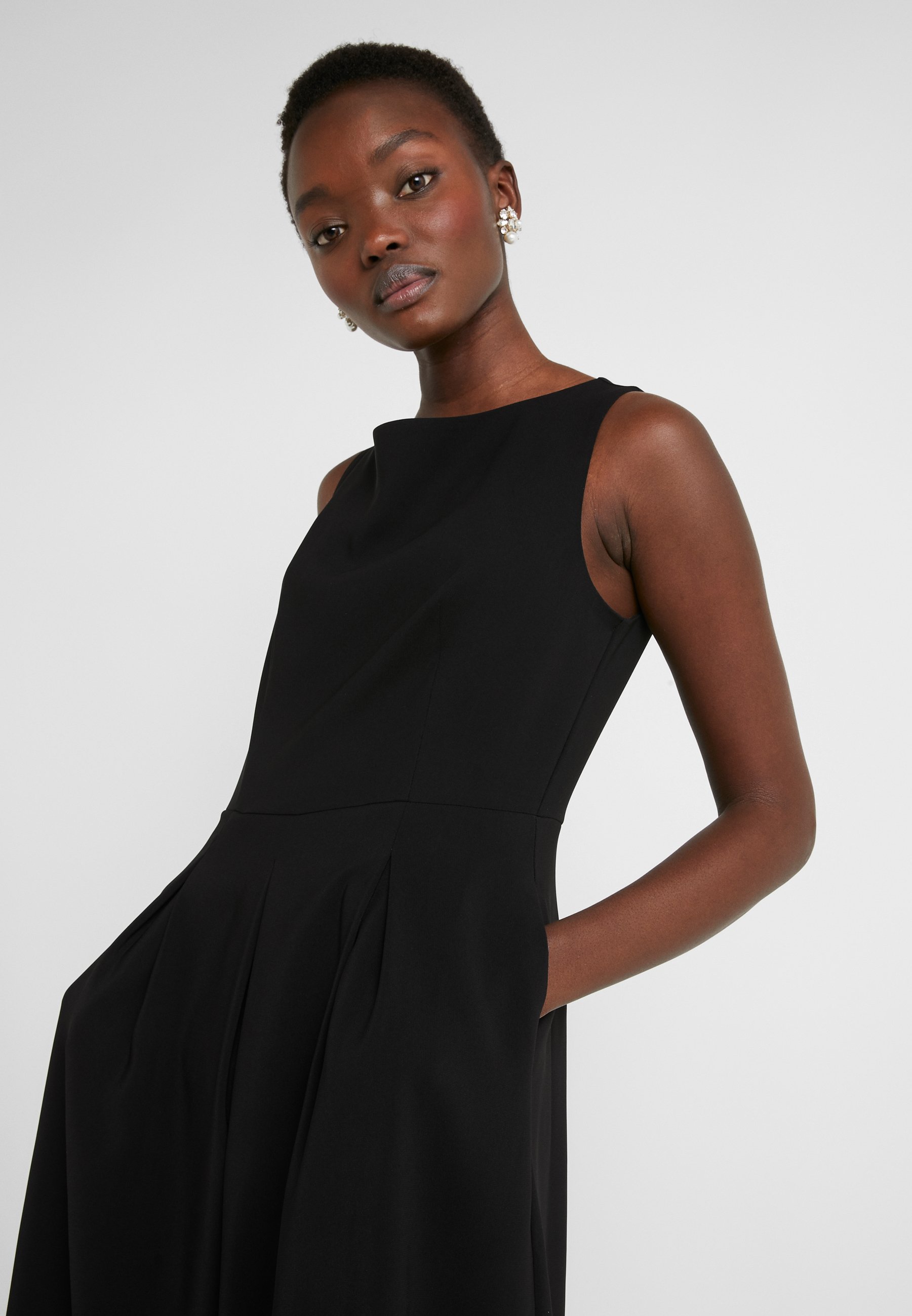 Sand Copenhagen UGAMI STRETCHNORMA DRESS Kjole black Esprit Collection SCALLOPED EDGE - Kjole - black