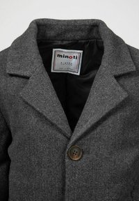 Palton gri din lână cu un design clasic, rever ascuțit, închidere cu un singur buton și căptușeală neagră netedă. Eticheta indică mărimea 5-6 ani.