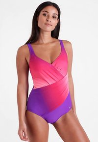 Costume intero con design sfumato dal rosa al viola, caratterizzato da spalline larghe, schiena incrociata e tessuto dalla consistenza liscia.