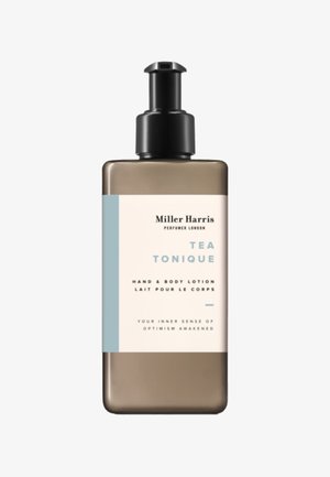 Lotion pour les mains et le corps dans un flacon pompe rectangulaire en plastique marron avec une finition mate. L'étiquette présente des accents bleu clair et blanc.