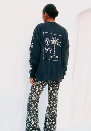Never Fully Dressed EMBROIDERED  - Melegítőfelső - charcoal grey