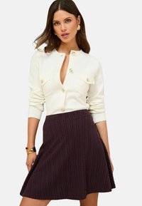 Unselected, plum